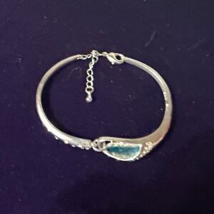 Vintage sparkly blue crystal, rhinestones and silver bracelet NWOT